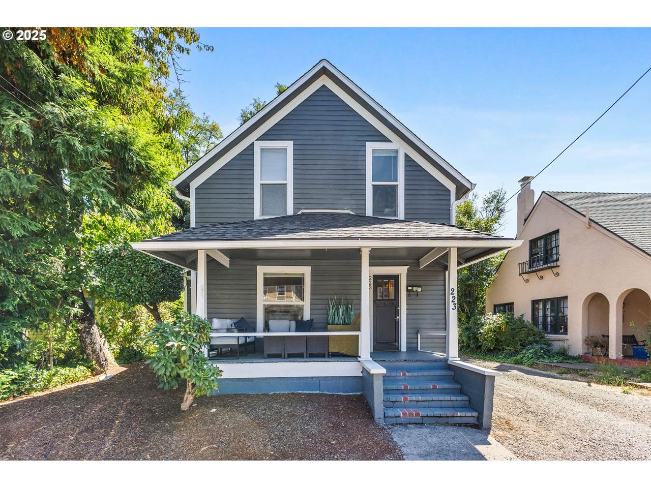 223 15TH St - Photo 1