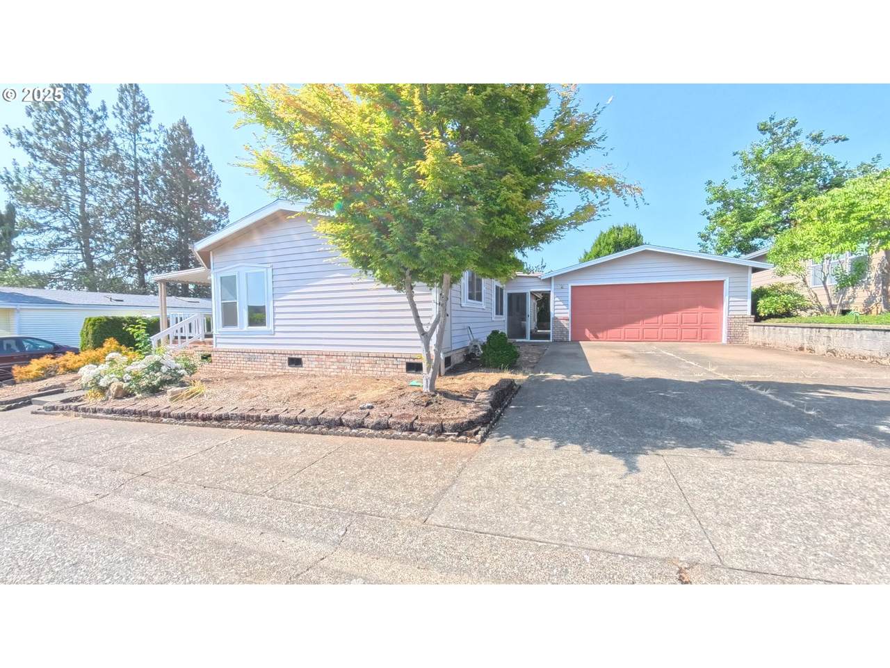 2120 Robins Ln - Photo 1