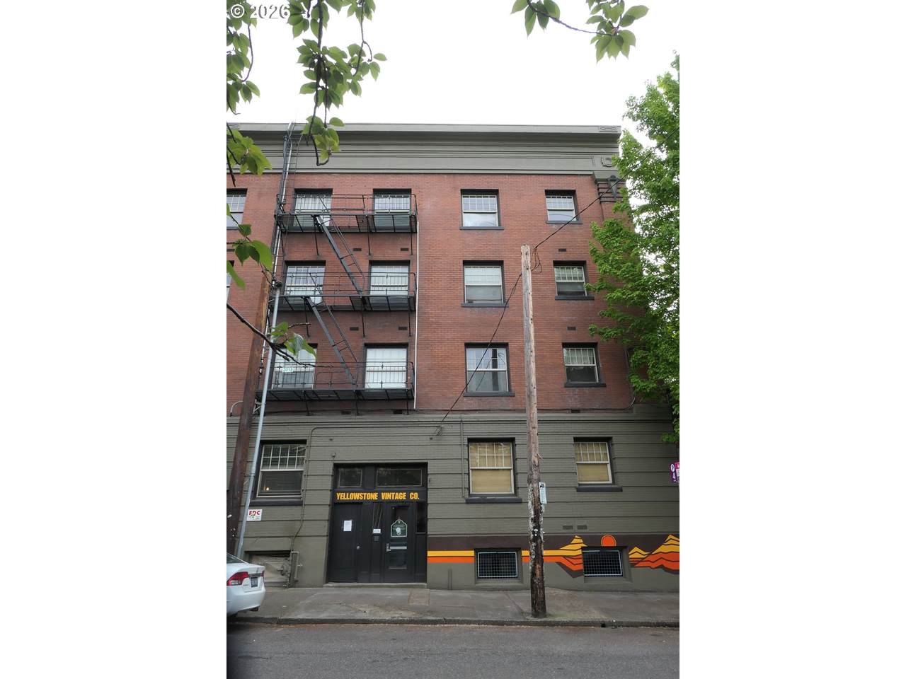 2109 Irving St - Photo 1