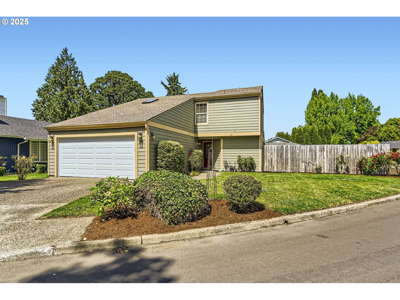 319 Hyde Cir - Photo 1