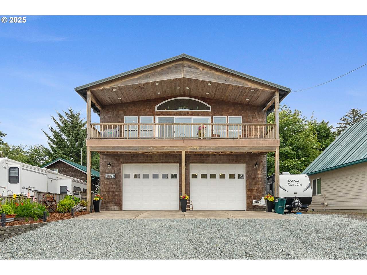 1070 Coral St - Photo 1