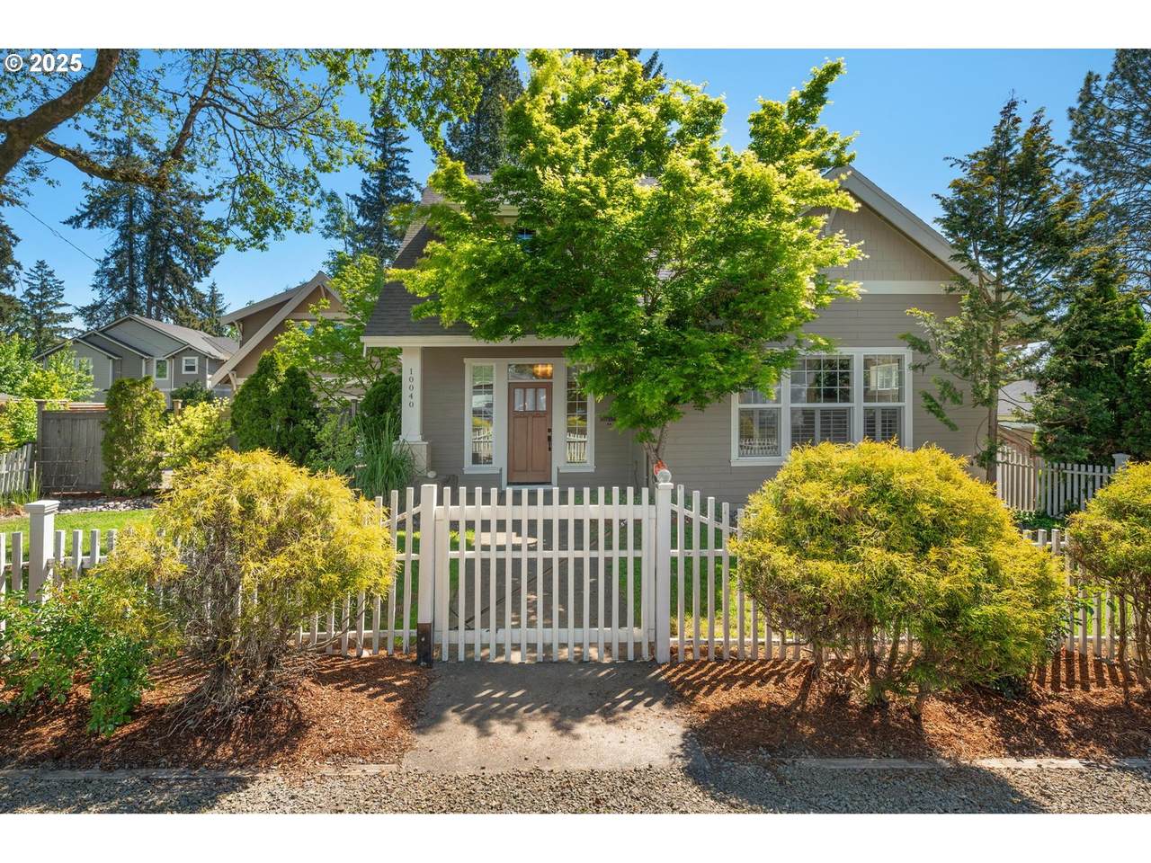 10040 90TH Ave - Photo 1