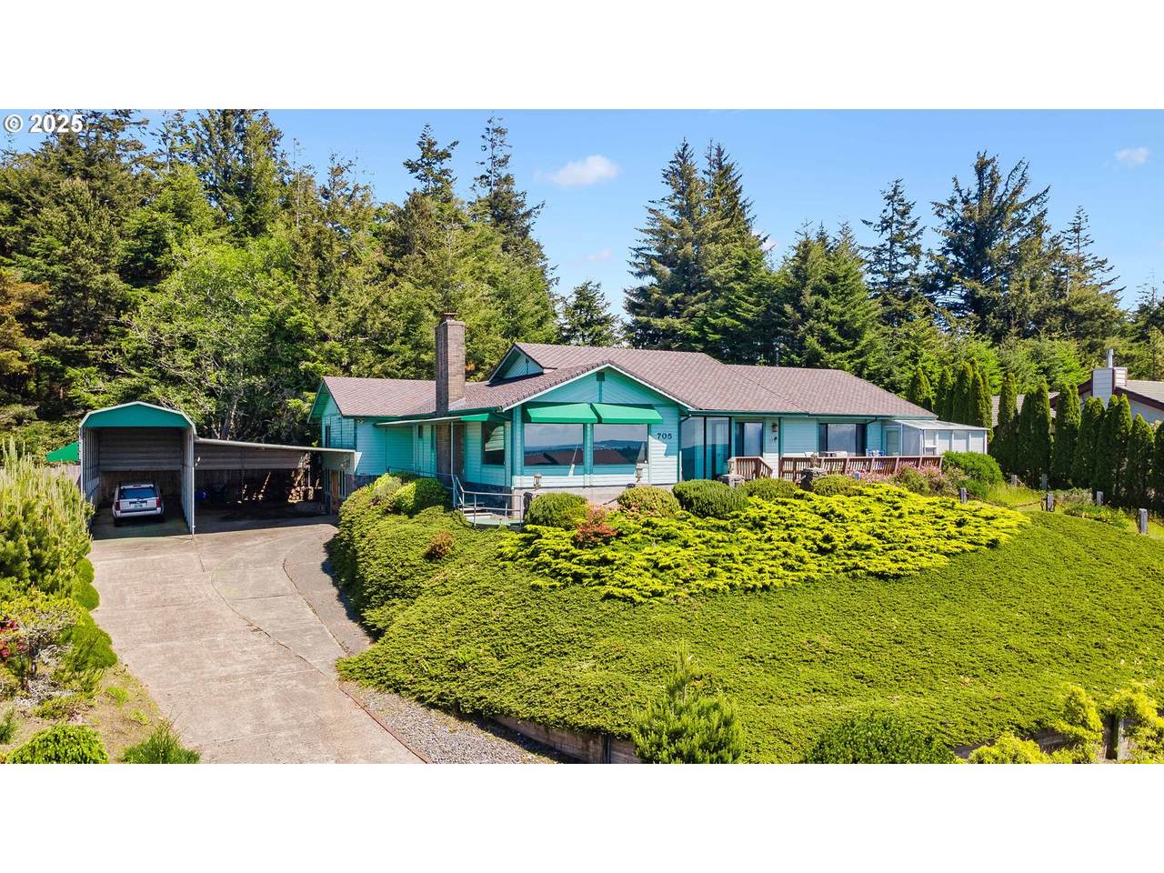 705 Prefontaine Dr - Photo 1