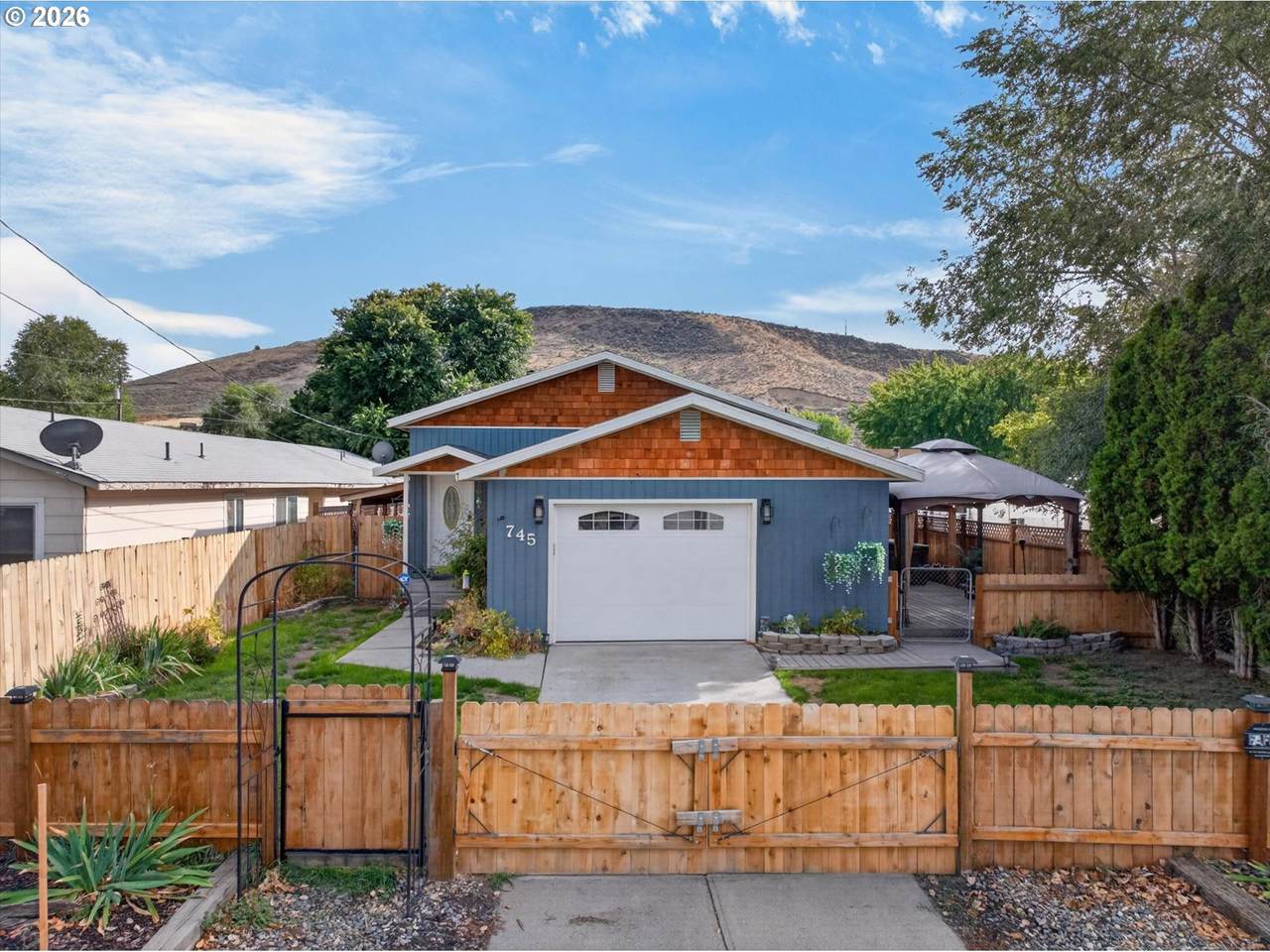 745 Court Ave - Photo 1