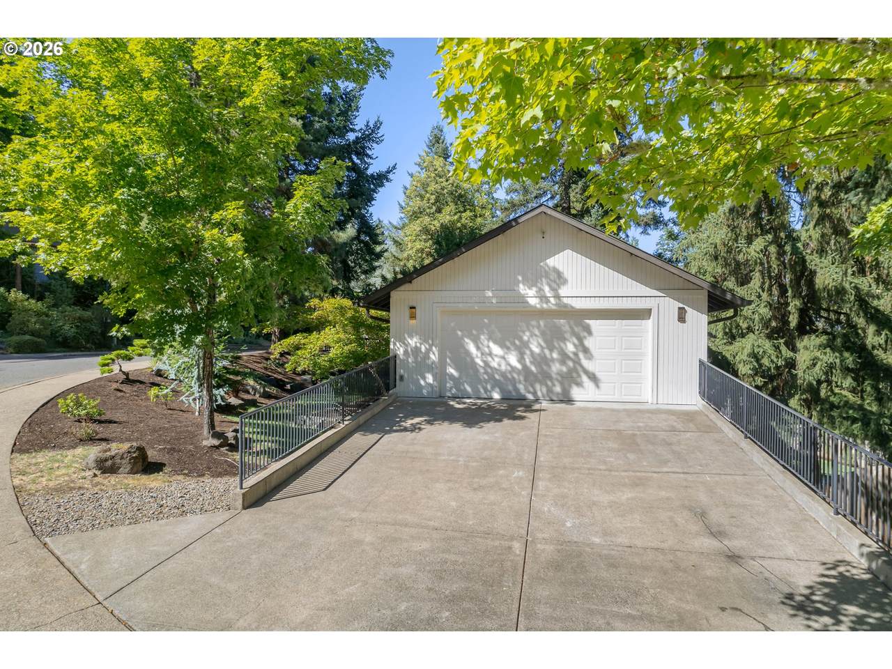 https://bt-photos.global.ssl.fastly.net/portland/1280_boomver_1_447295103-2.jpg