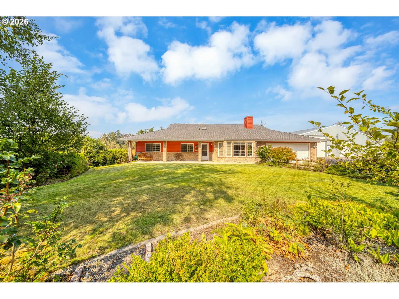 200 Crestview Ln - Photo 1