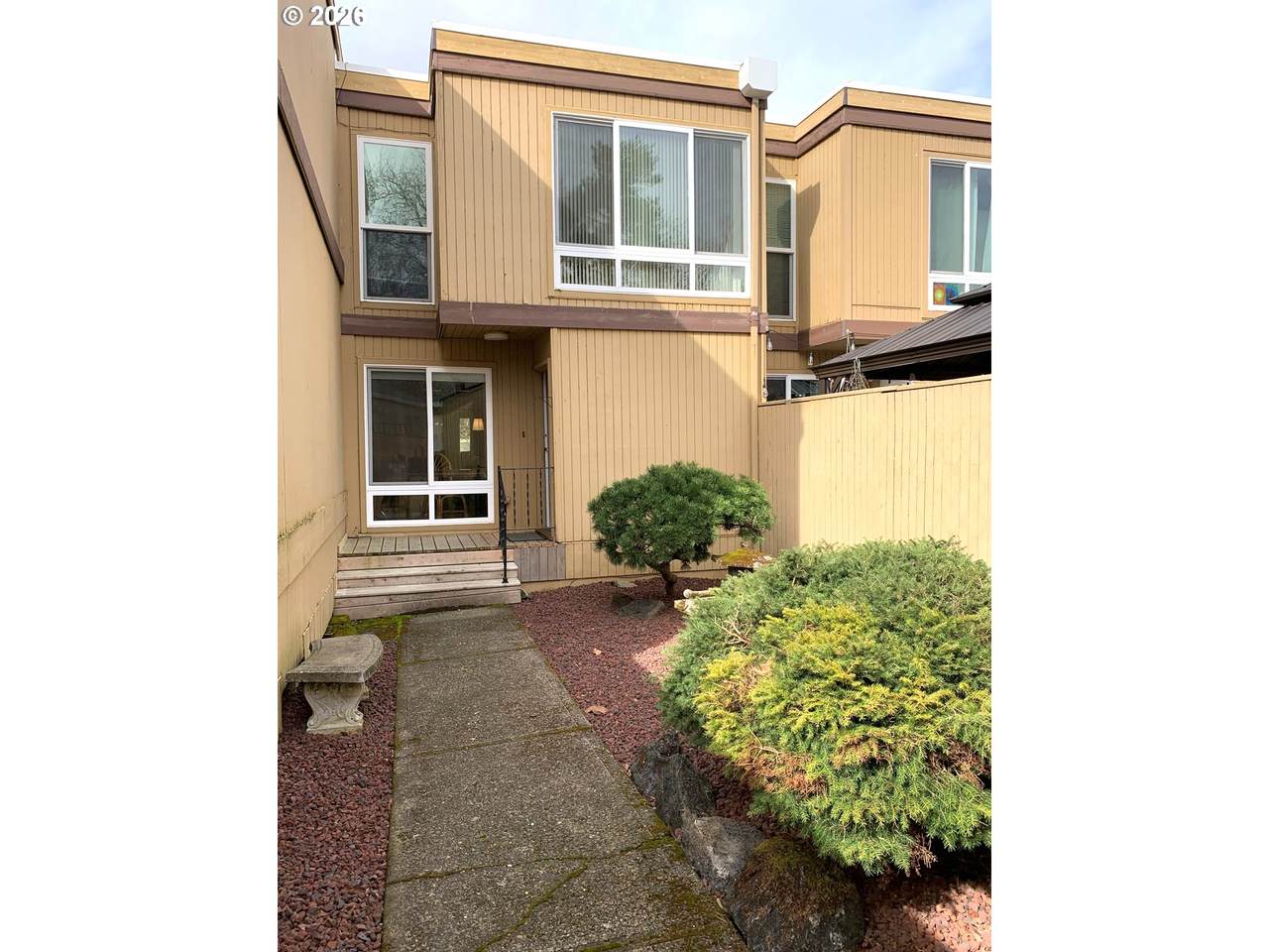1661 Lakeway Ln - Photo 1