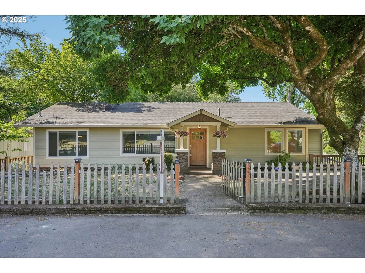 4754 Admiral St - Photo 1