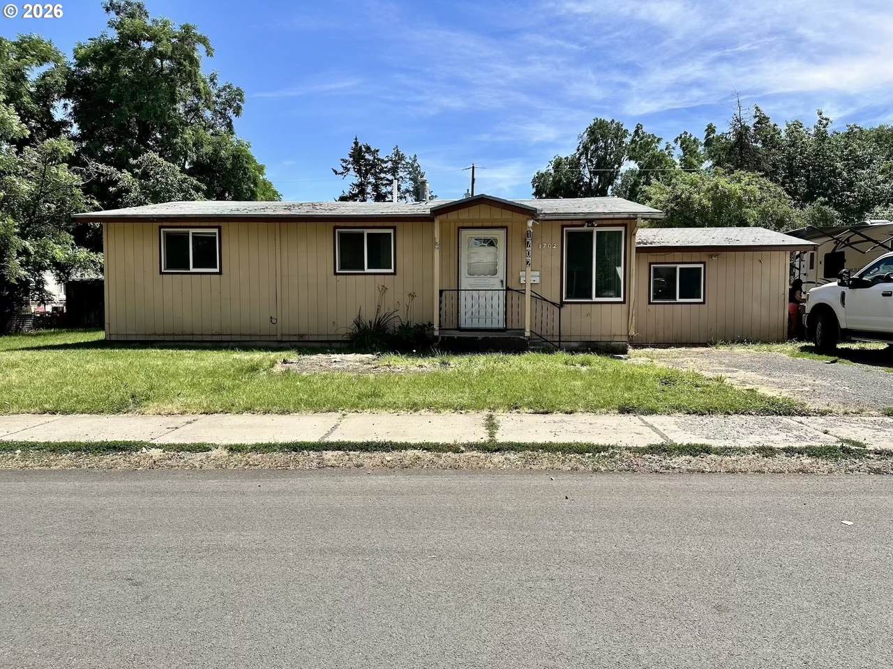 1702 Y Ave - Photo 1