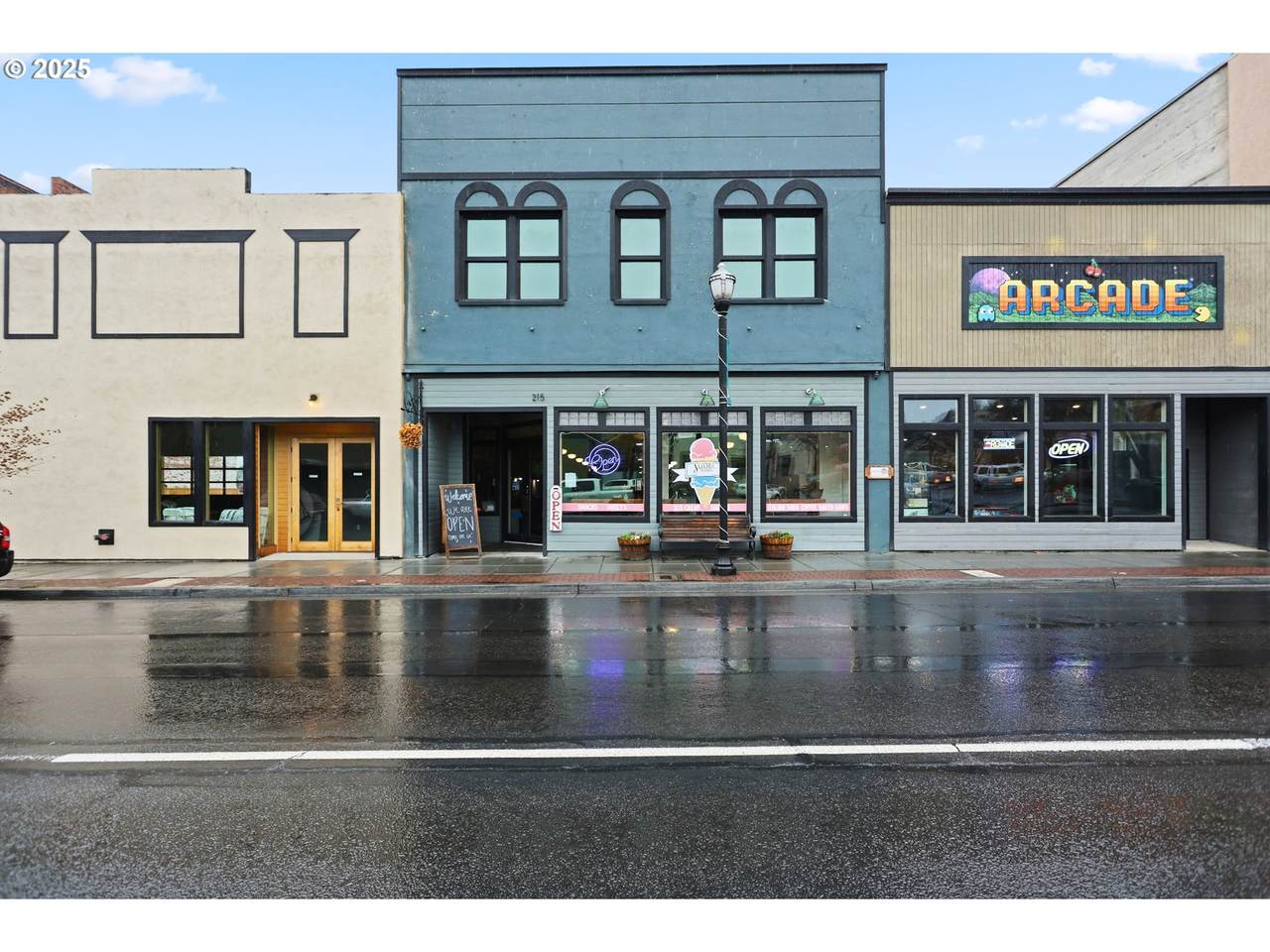 215 2ND St - Photo 1