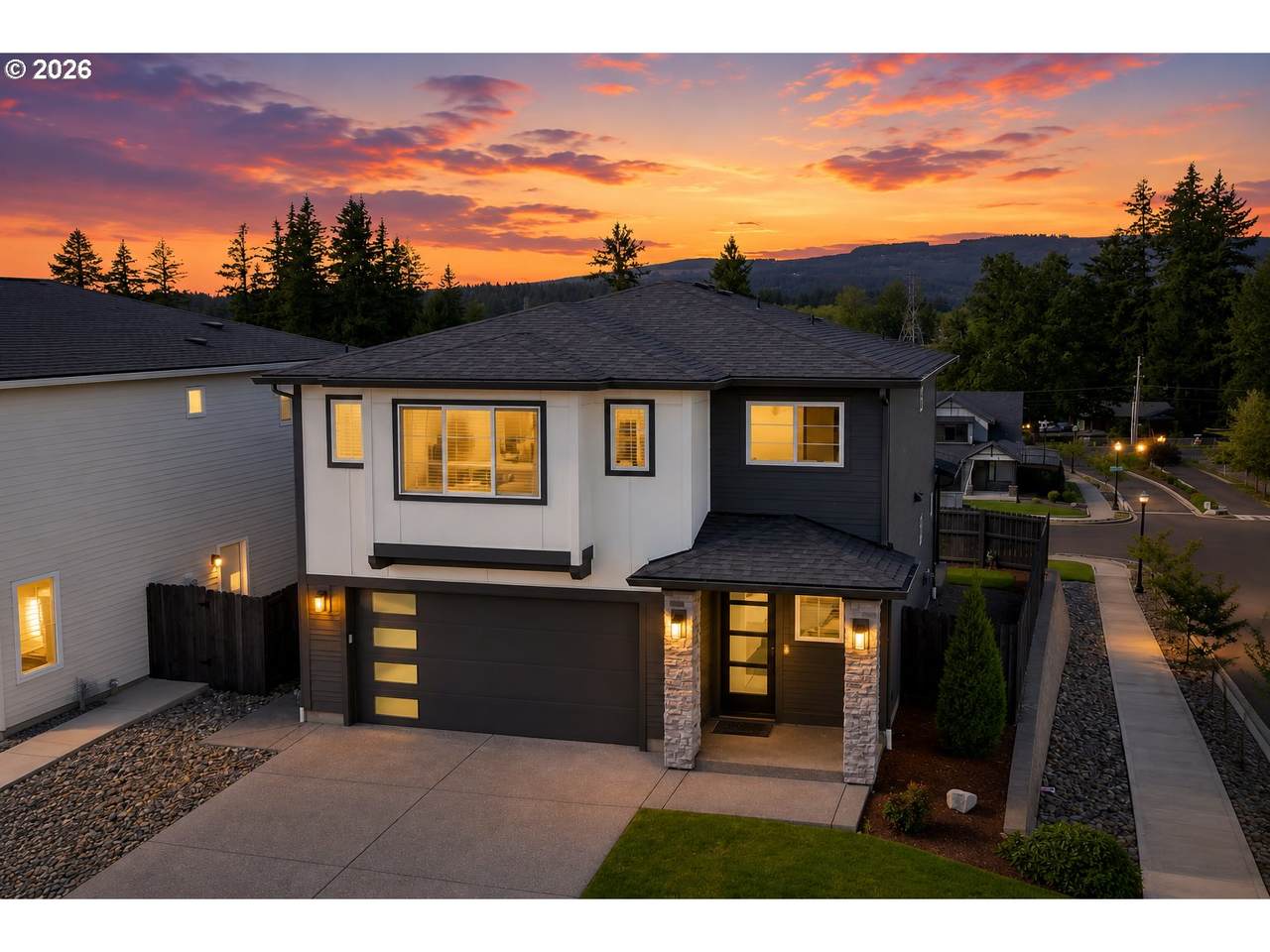 329 Laurel St - Photo 1