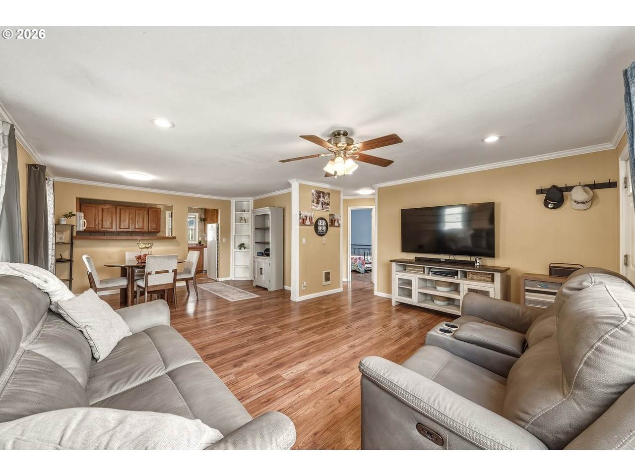 https://bt-photos.global.ssl.fastly.net/portland/1280_boomver_1_458712254-2.jpg