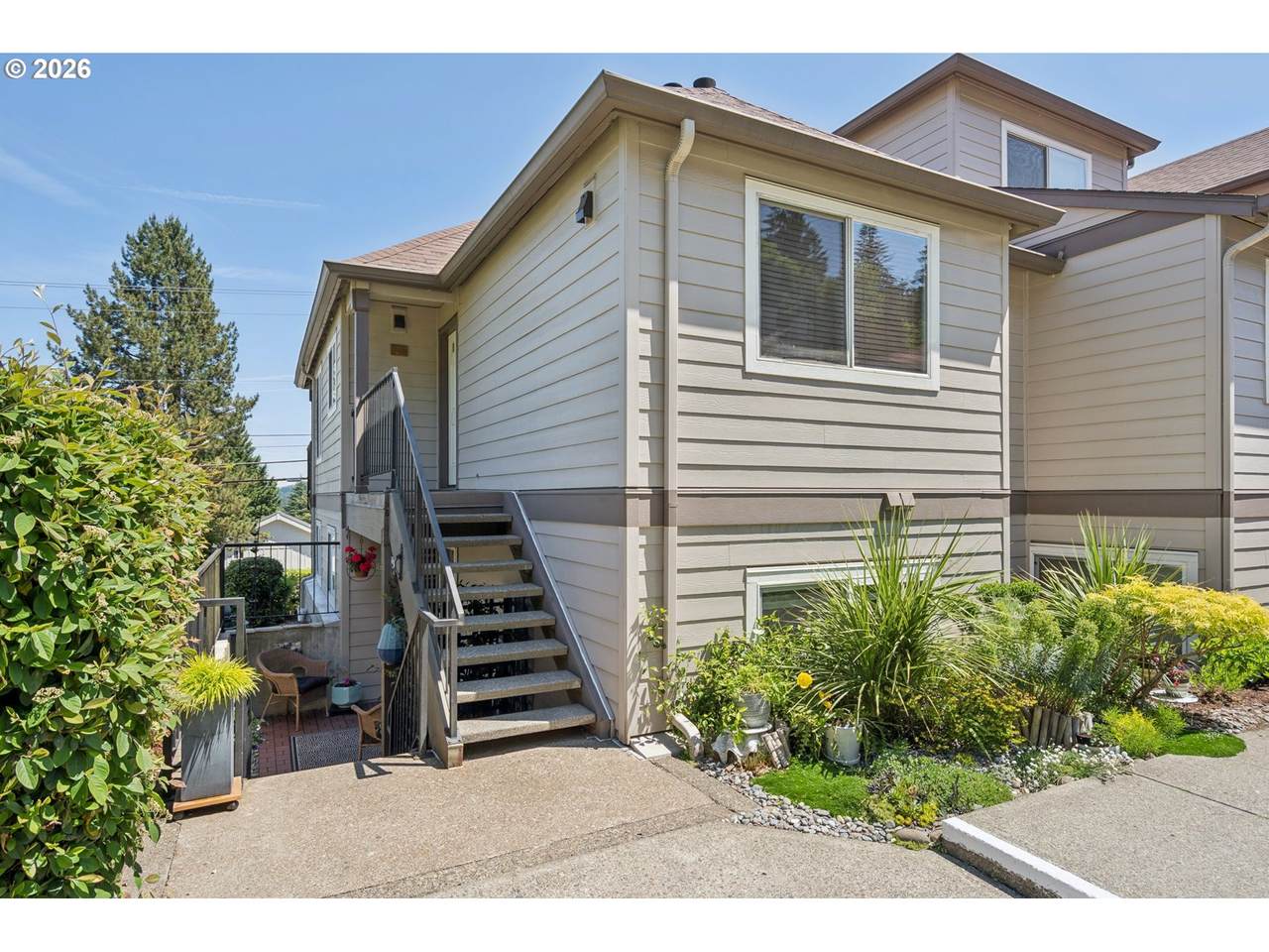 https://bt-photos.global.ssl.fastly.net/portland/1280_boomver_1_460854609-2.jpg