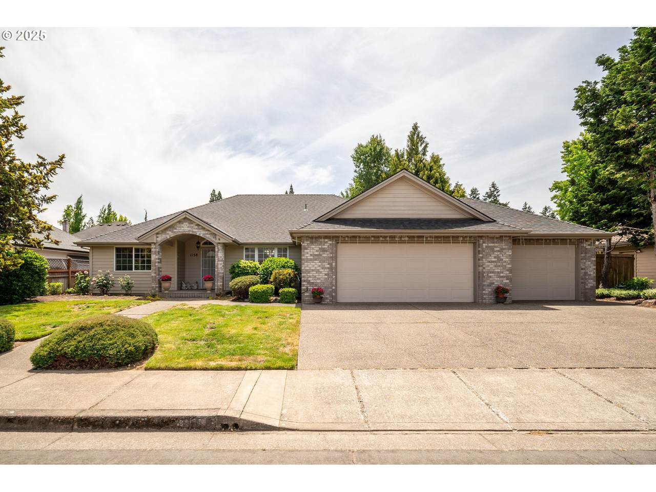 1158 Meadowridge St - Photo 1