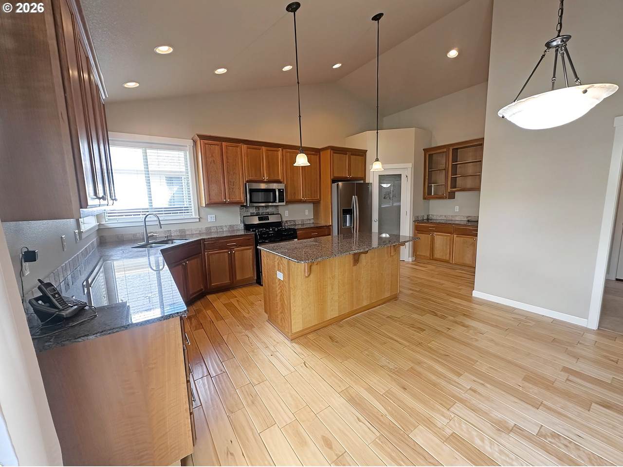 https://bt-photos.global.ssl.fastly.net/portland/1280_boomver_1_462531474-2.jpg