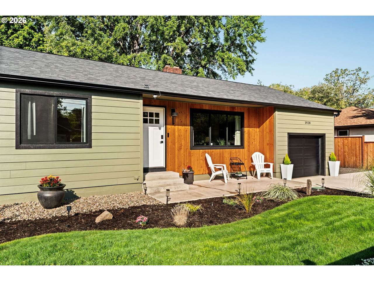 https://bt-photos.global.ssl.fastly.net/portland/1280_boomver_1_462997888-2.jpg