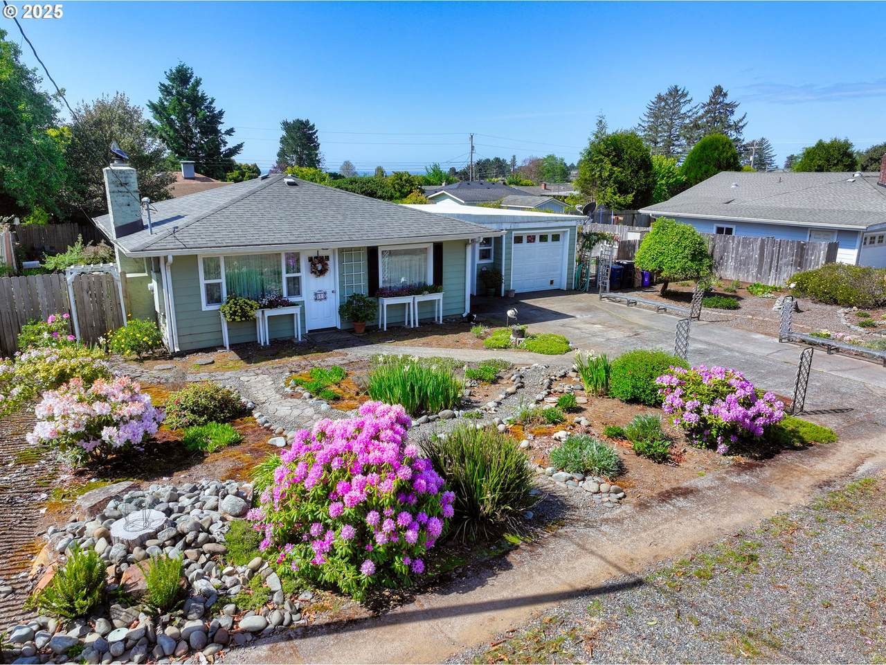 311 Maple St - Photo 1