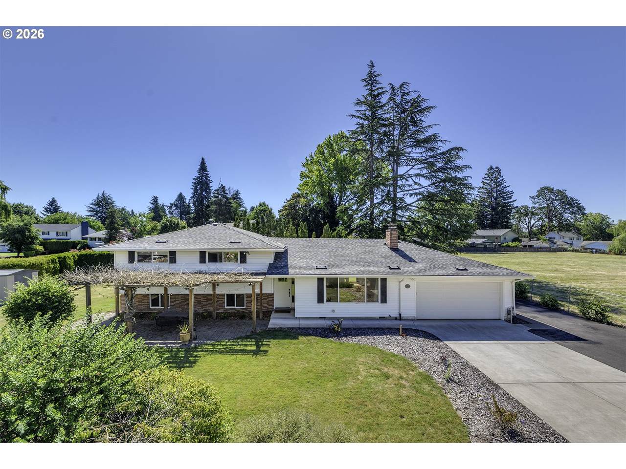 704 Linden Ave - Photo 1