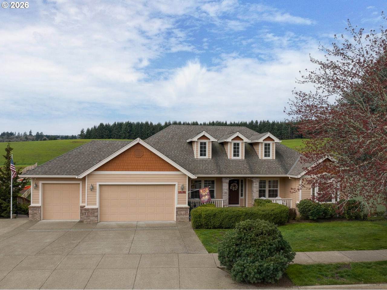 521 Mt Mazama St - Photo 1