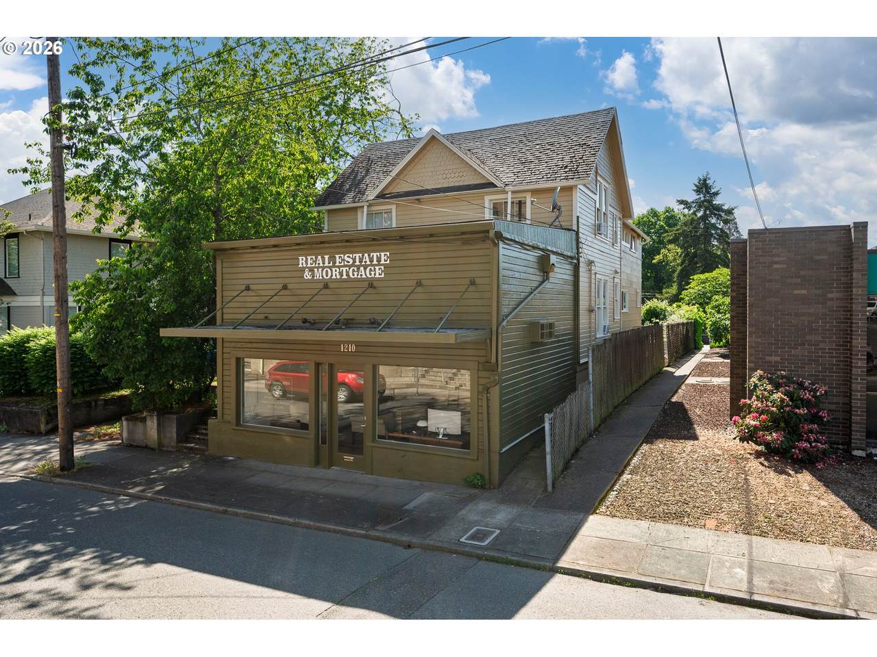 1210 Daniels St - Photo 1