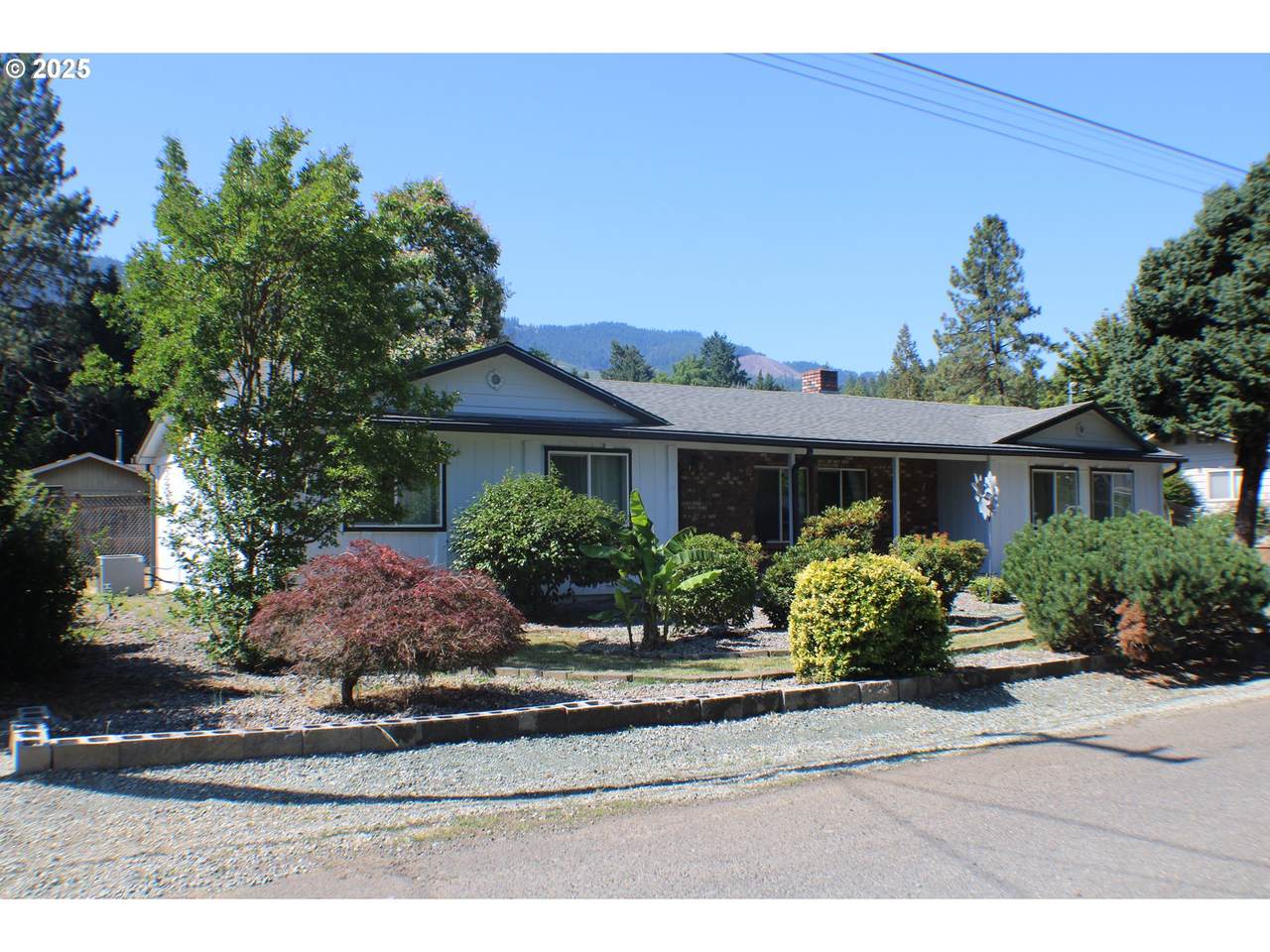 271 Sunset Dr - Photo 1