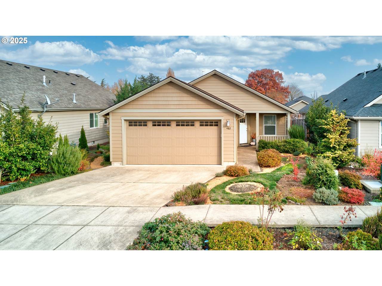 482 Isenberg St - Photo 1