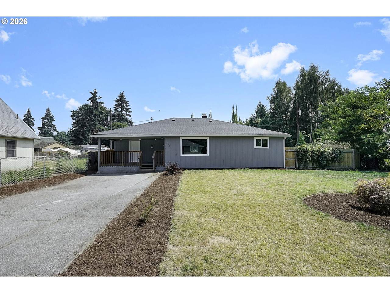 256 Douglas St - Photo 1