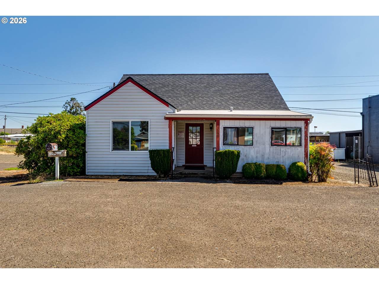 1350 Ivy St - Photo 1