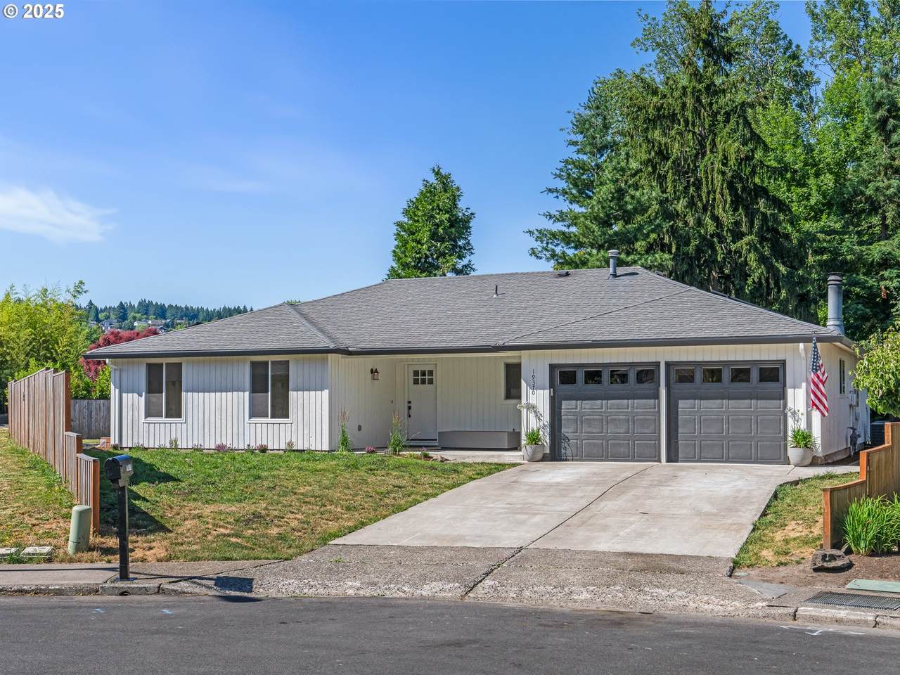 19370 Murphy St - Photo 1