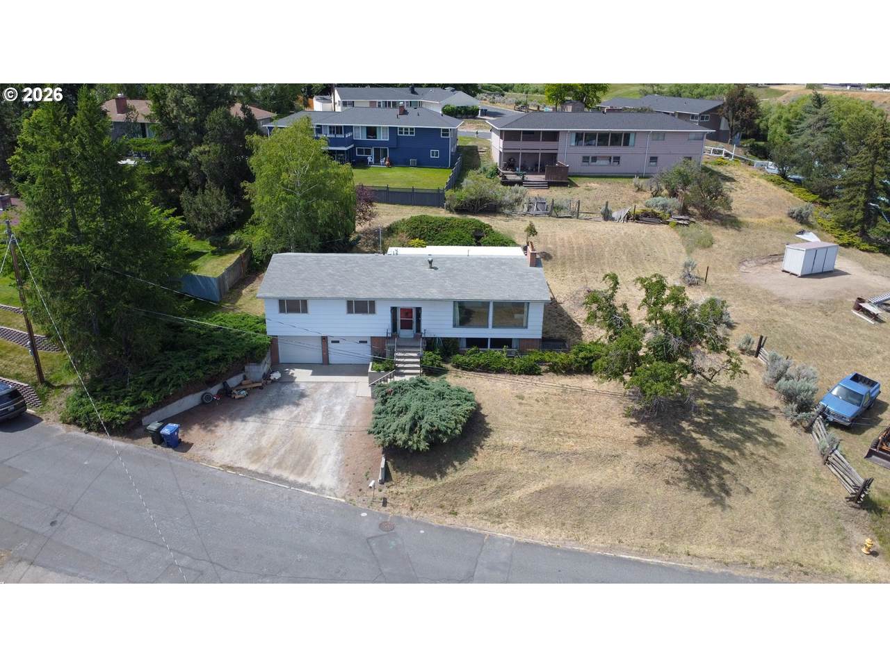 2925 Hillcrest Dr - Photo 1