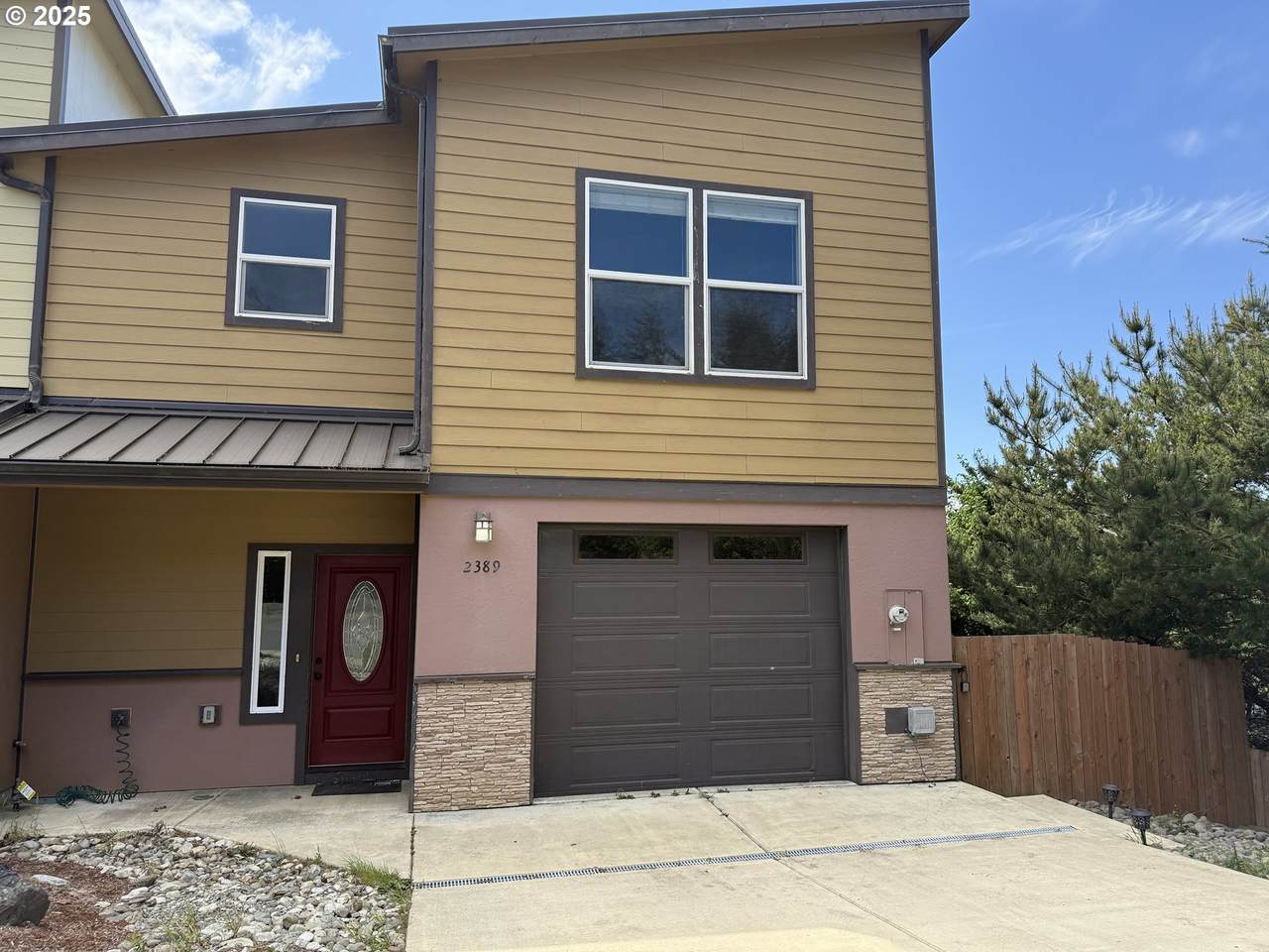 2389 Brooklyn Dr - Photo 1