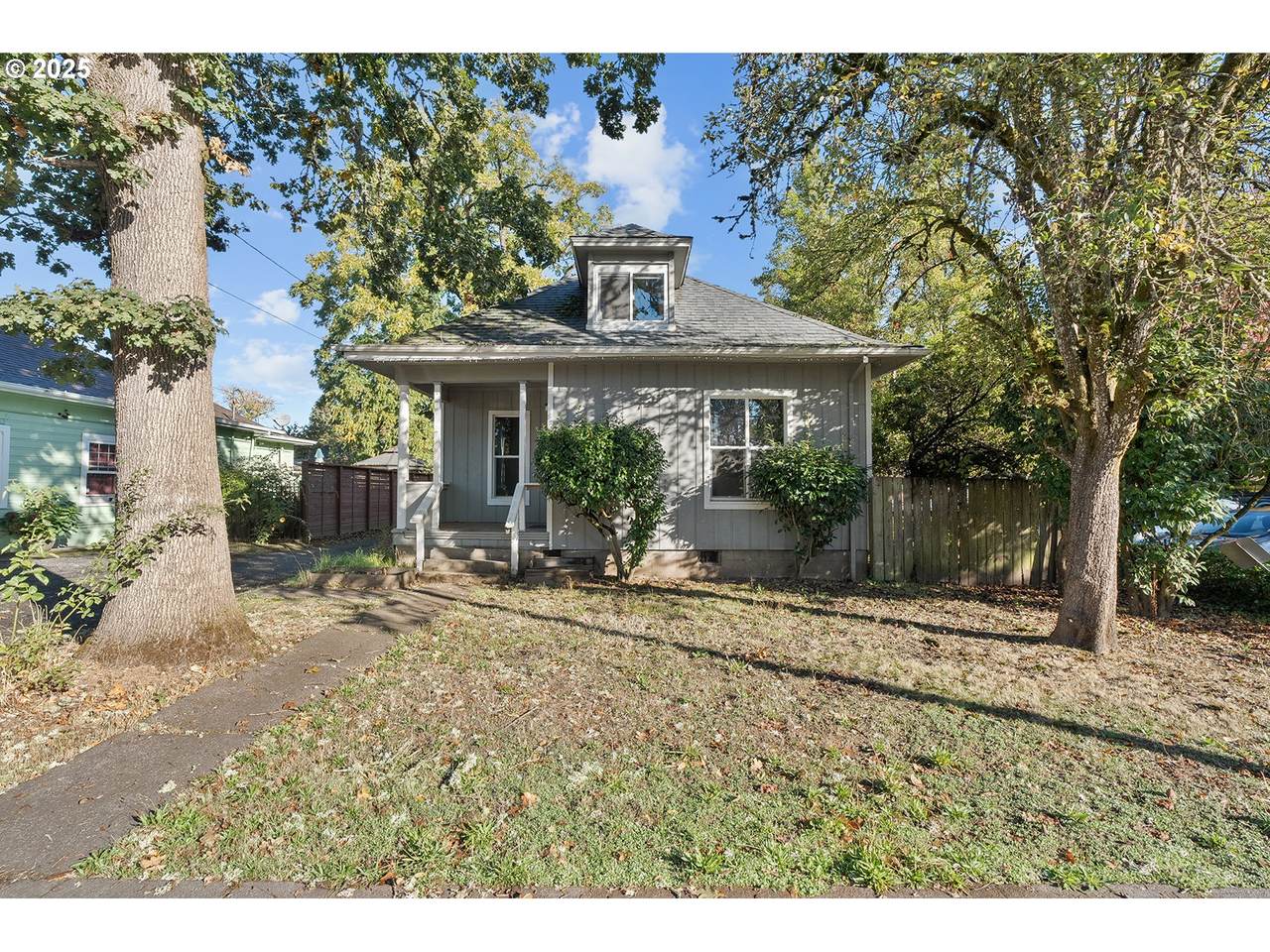 635 Walnut St - Photo 1