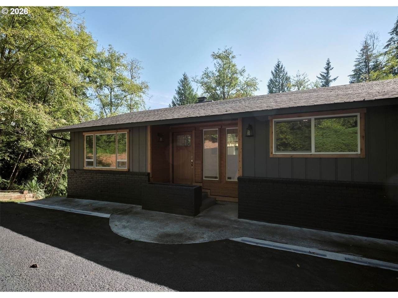 209 Sunset Dr - Photo 1