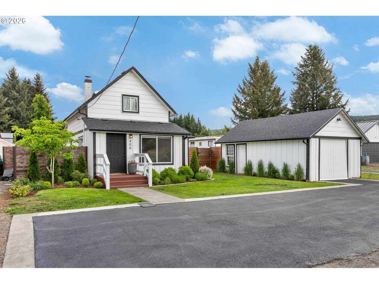 406 Jones St - Photo 1