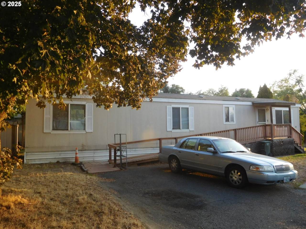 1437 37TH St - Photo 1