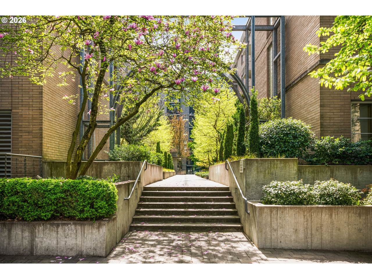https://bt-photos.global.ssl.fastly.net/portland/1280_boomver_1_496528187-2.jpg