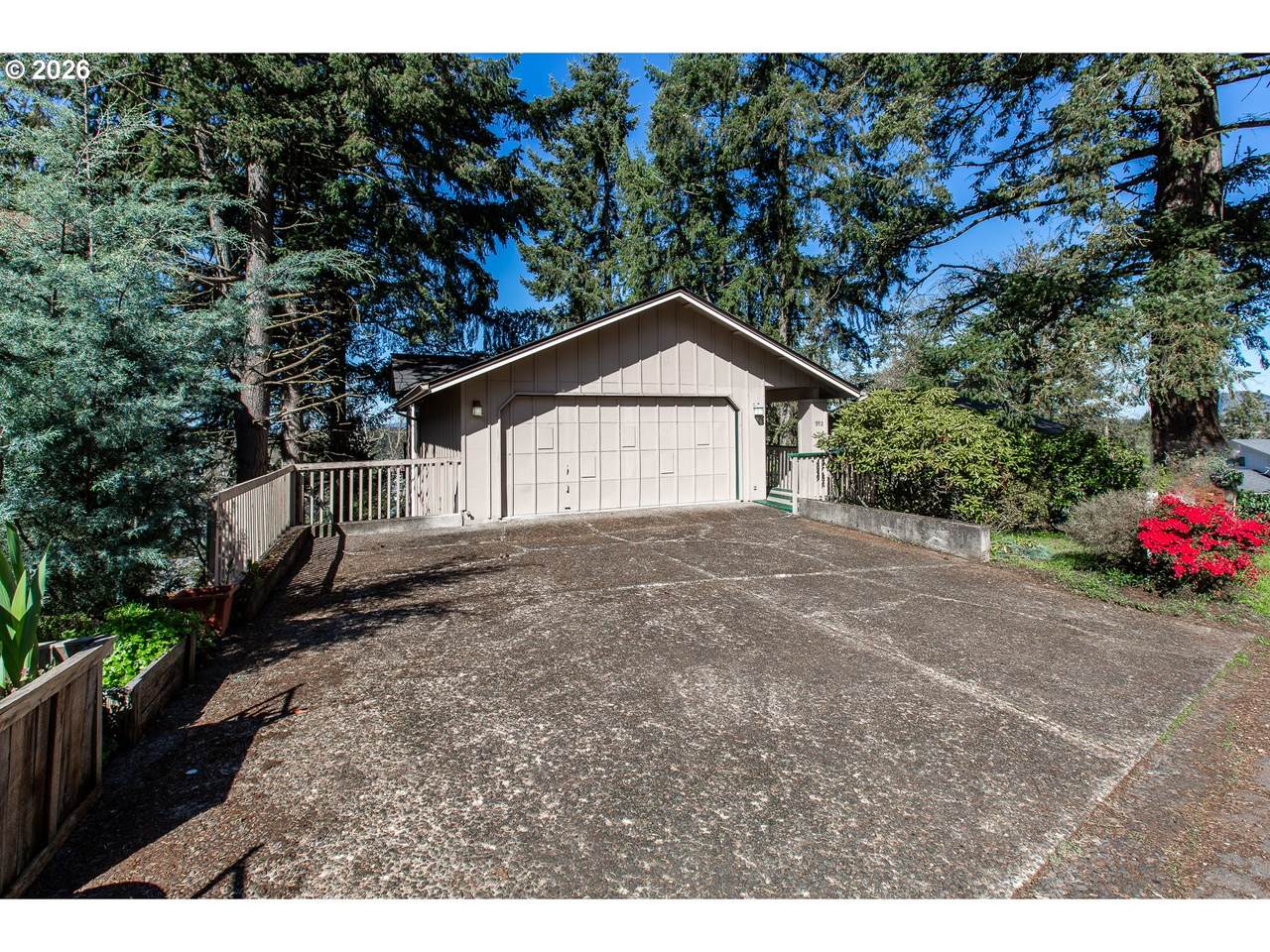 992 Sunset Dr - Photo 1