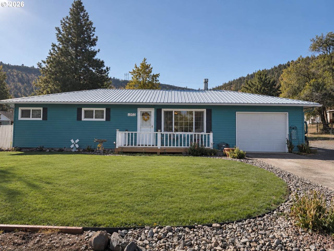 1302 Crestview Rd - Photo 1