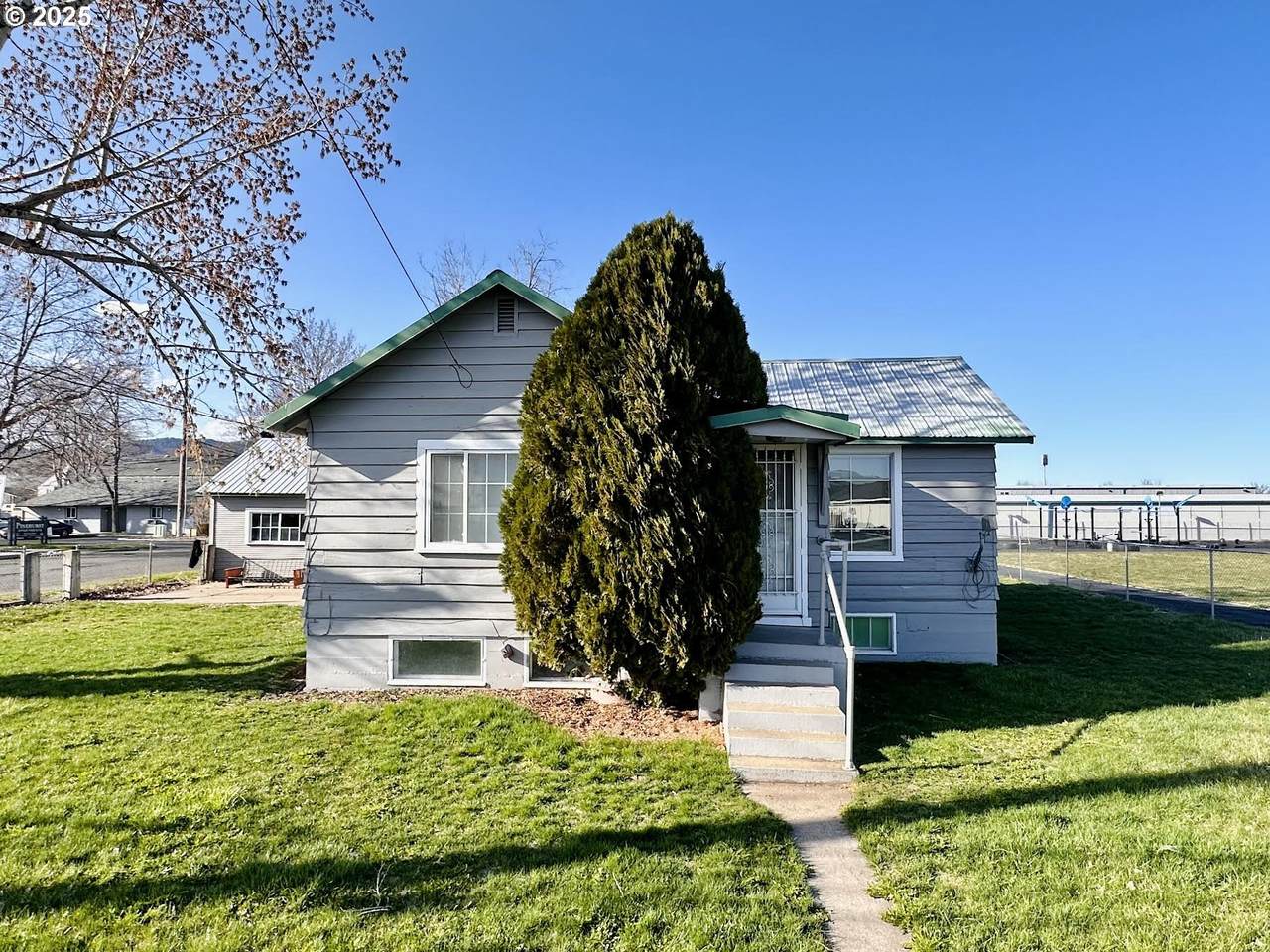 2501 Cove Ave - Photo 1