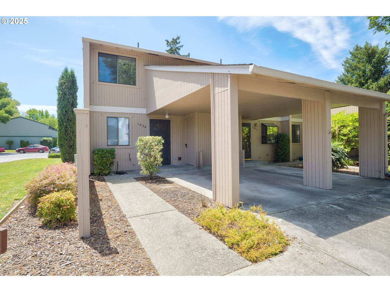 1034 Camelot Dr - Photo 1