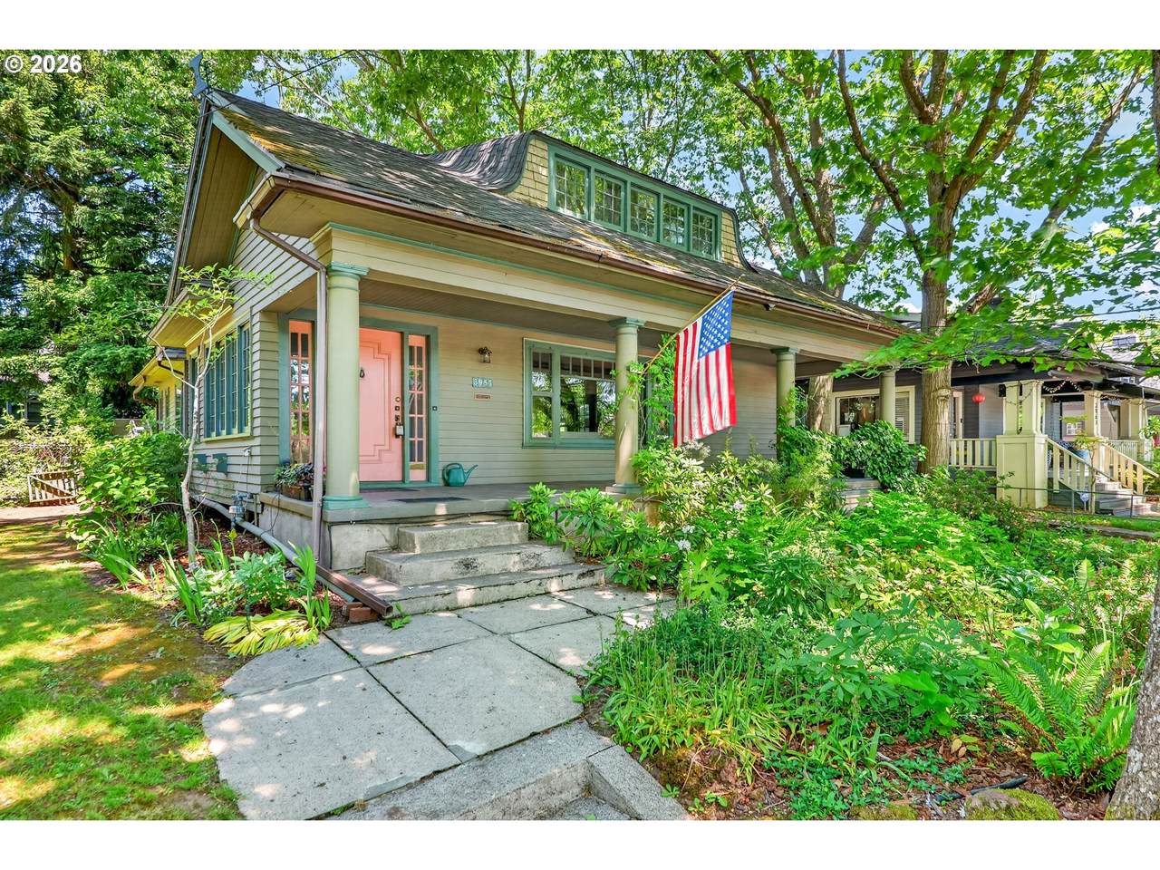 3957 Burnside St - Photo 1