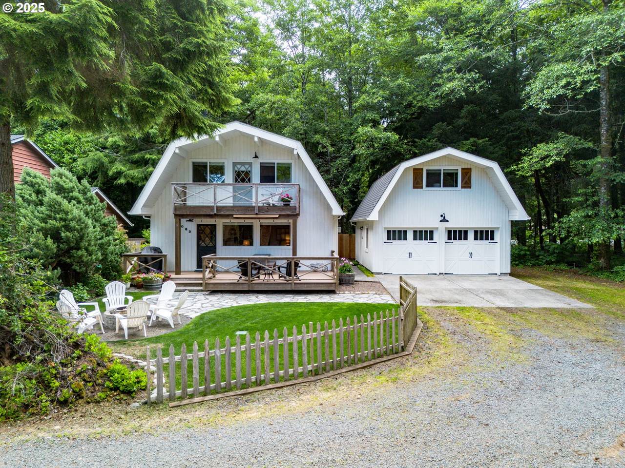1063 Elm St - Photo 1