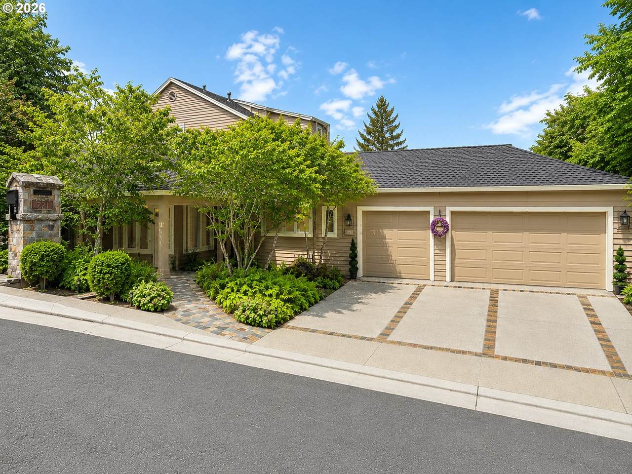 221 Moonridge Pl - Photo 1