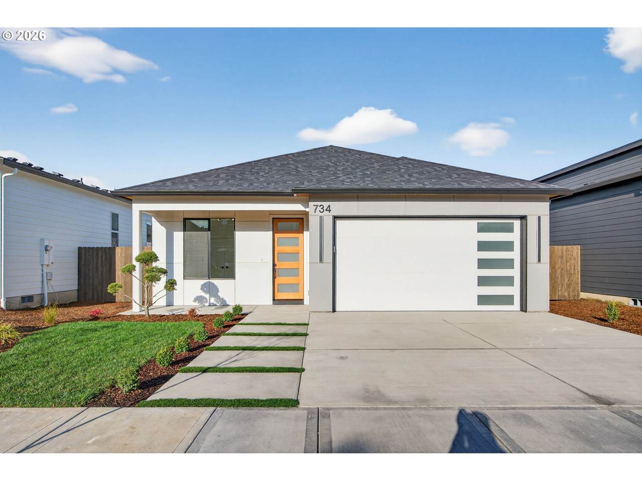 734 35th St - Photo 1