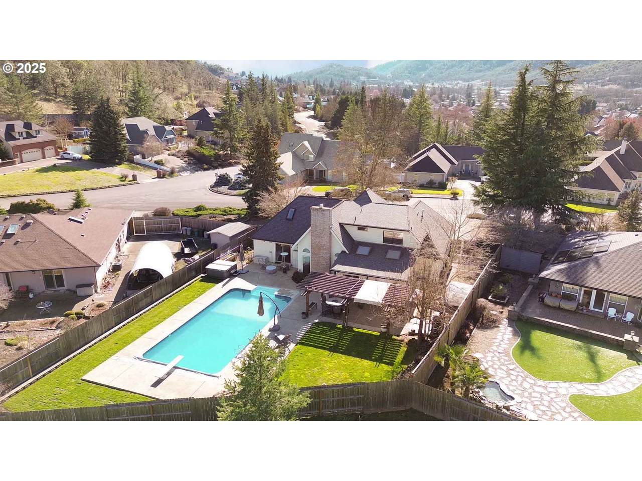 260 Aster St - Photo 1