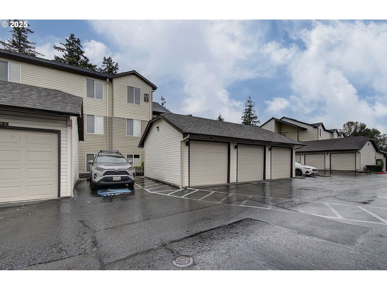 5264 121ST Ave - Photo 1