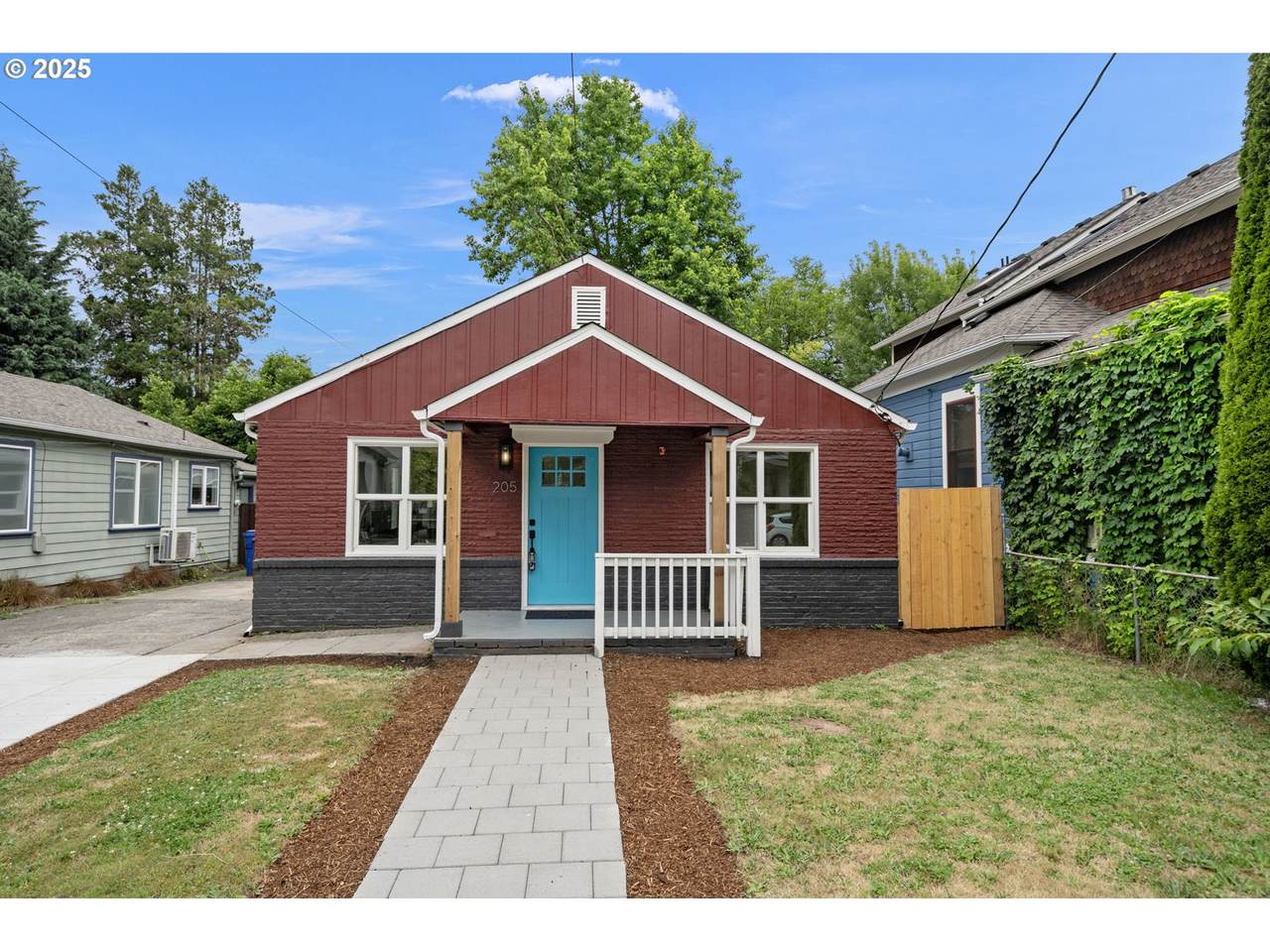 205 Stanton St - Photo 1