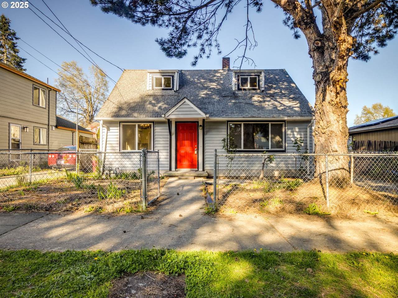 3033 85TH Ave - Photo 1