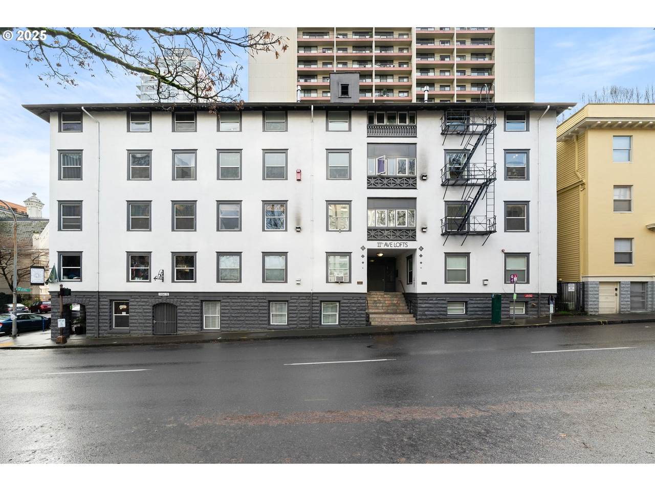 1104 Columbia St - Photo 1