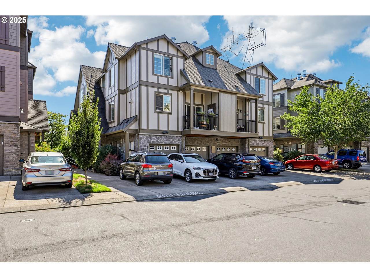 881 Wheelock Pl - Photo 1